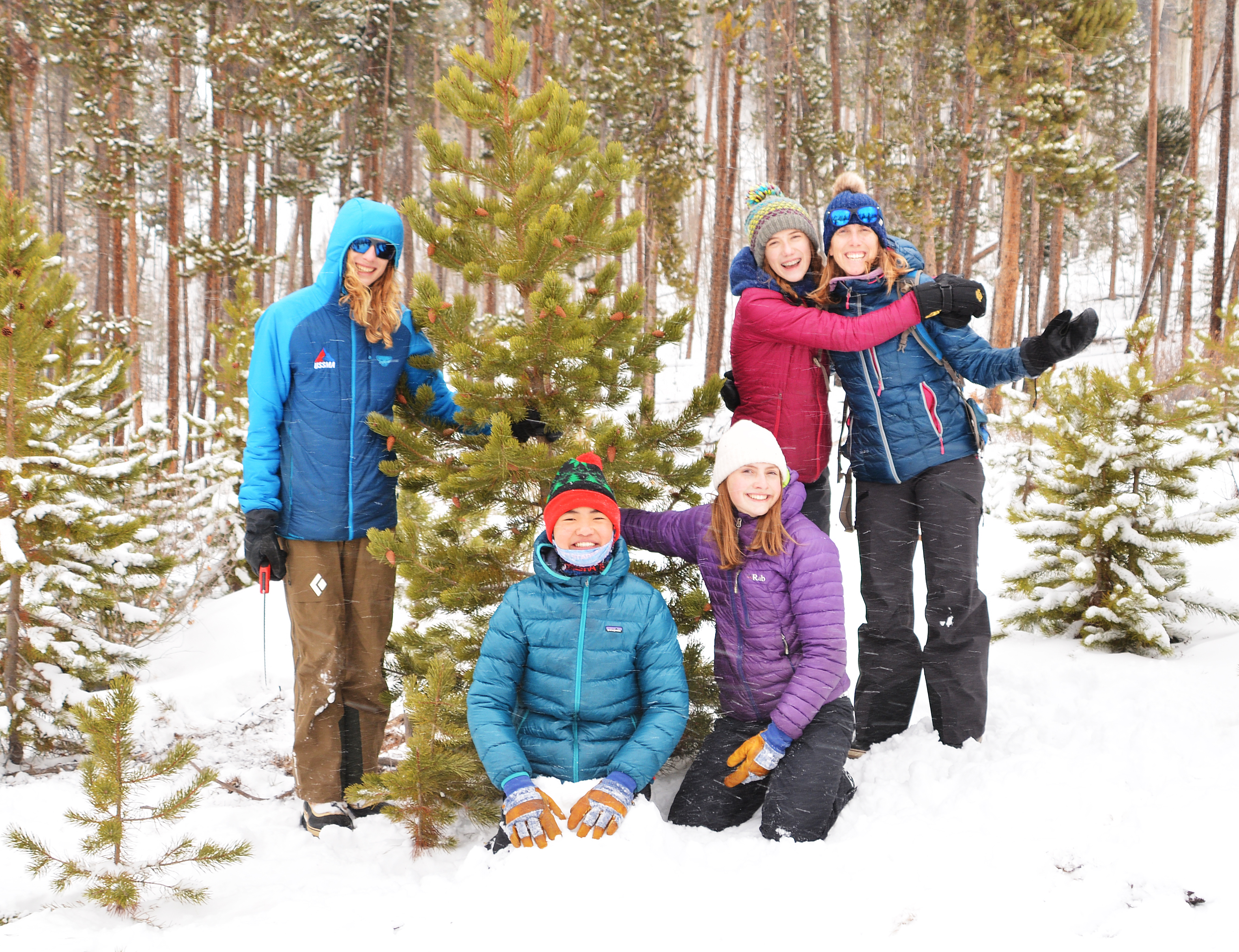 mom and kids xmas tree